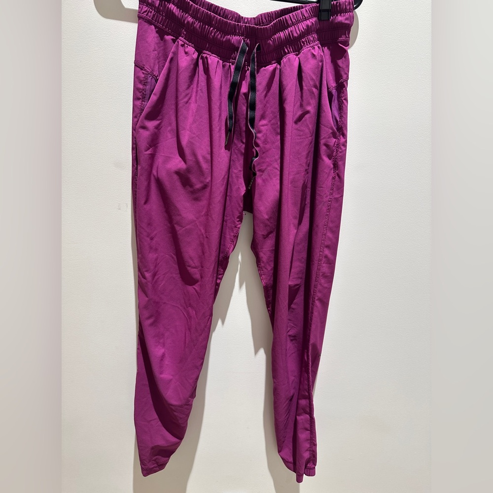 LULULEMON magenta Joggers
